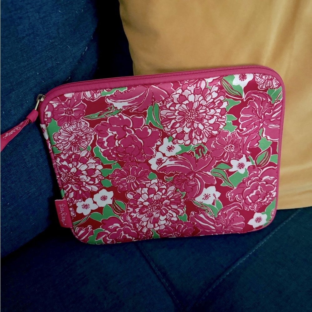 EUC Lilly Pulitzer Neoprene Tablet Case
